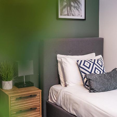 Glevum Lodge - 2 Bedroom Town Centre Apartment Cirencester Esterno foto