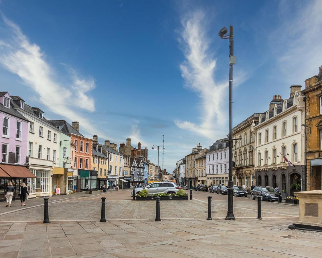 Glevum Lodge - 2 Bedroom Town Centre Apartment Cirencester Esterno foto