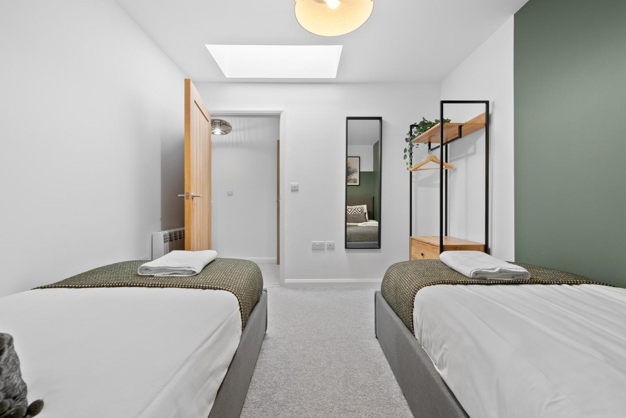 Glevum Lodge - 2 Bedroom Town Centre Apartment Cirencester Esterno foto