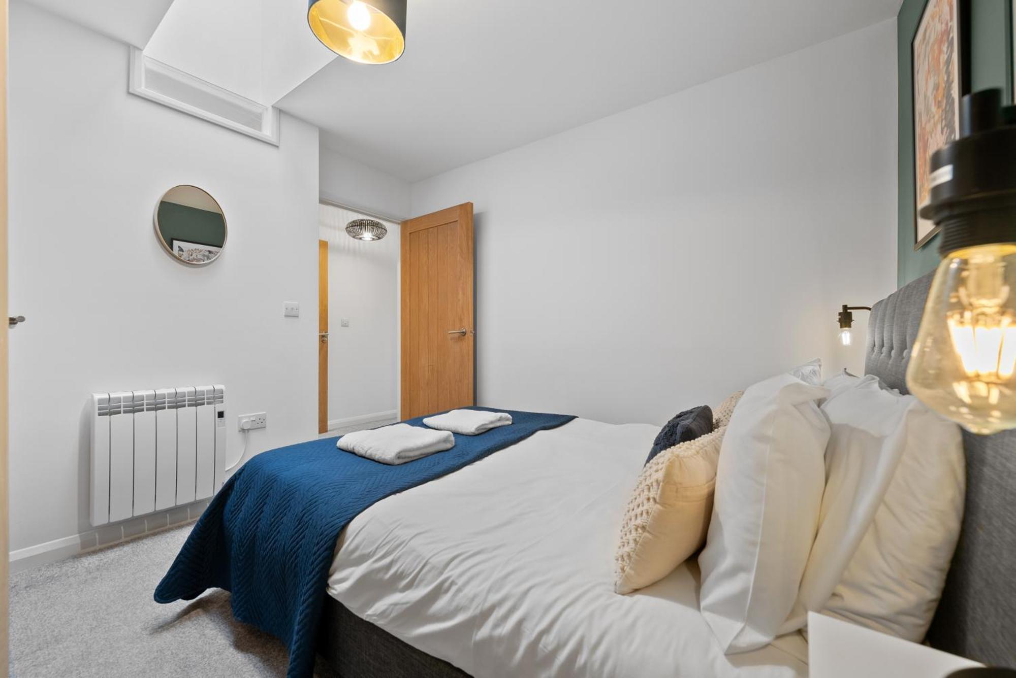 Glevum Lodge - 2 Bedroom Town Centre Apartment Cirencester Esterno foto