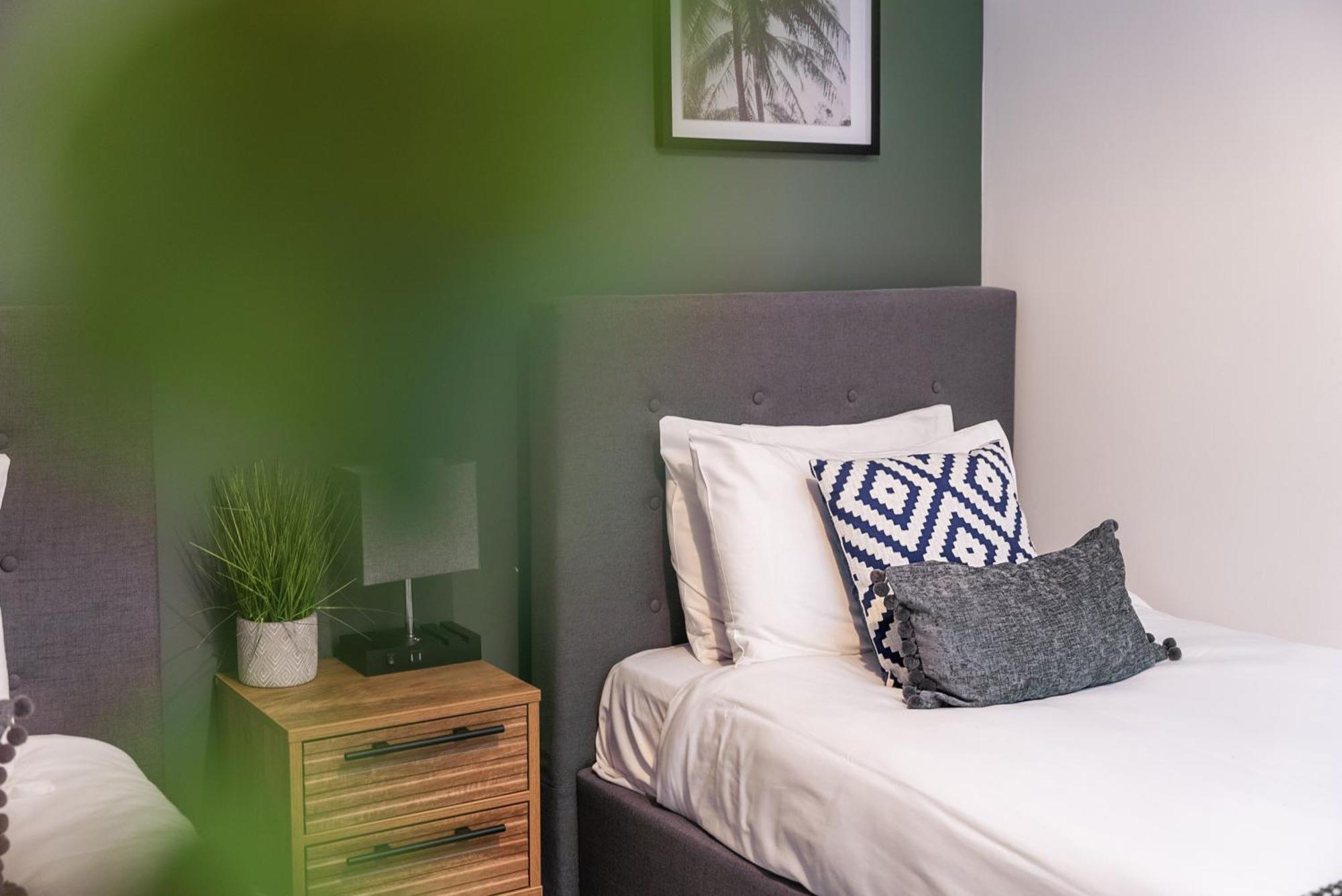 Glevum Lodge - 2 Bedroom Town Centre Apartment Cirencester Esterno foto