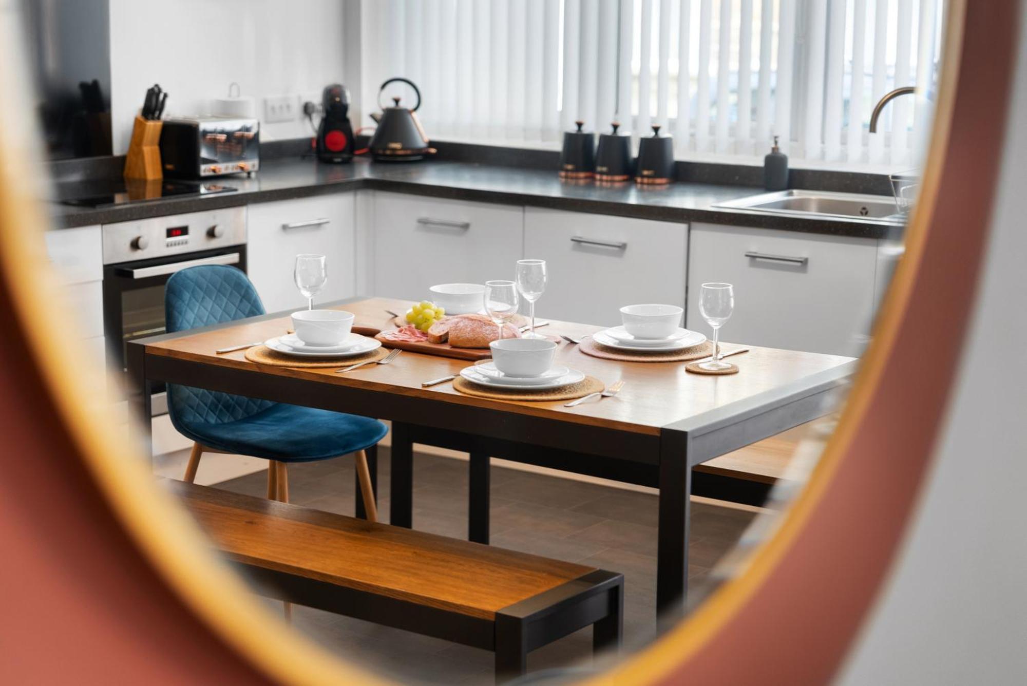 Glevum Lodge - 2 Bedroom Town Centre Apartment Cirencester Esterno foto