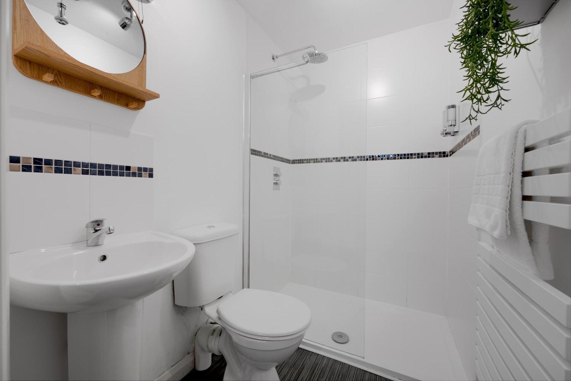 Glevum Lodge - 2 Bedroom Town Centre Apartment Cirencester Esterno foto